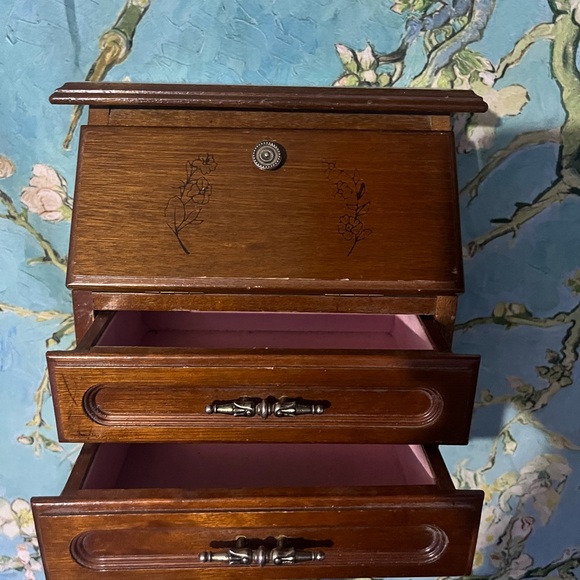 Vintage Wooden Jewelry Box with Floral Engraving - Picture 2 of 3